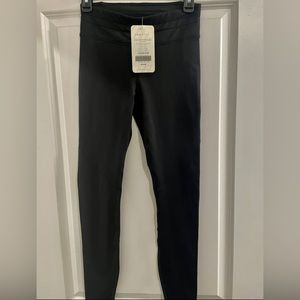 Fabletics Women's Sz S/4-6 Black Mid-Rise Statement Cold Weather Legging